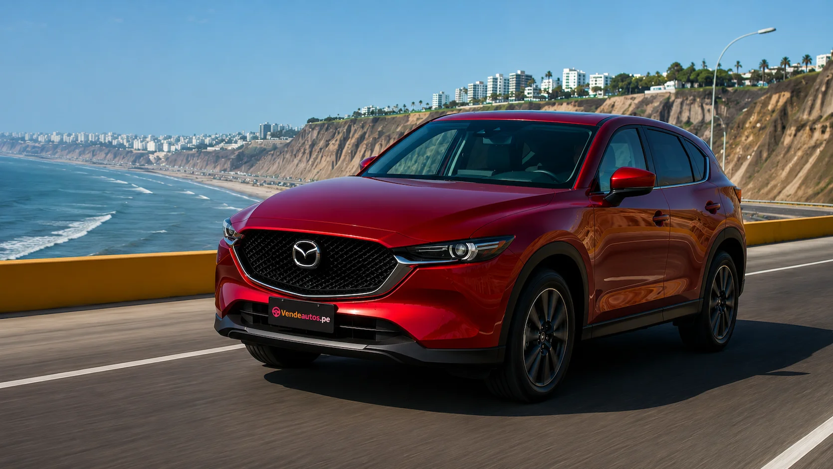 SUV Mazda CX-5 roja circulando por la Costa Verde de Lima, Perú, con el Océano Pacífico de fondo