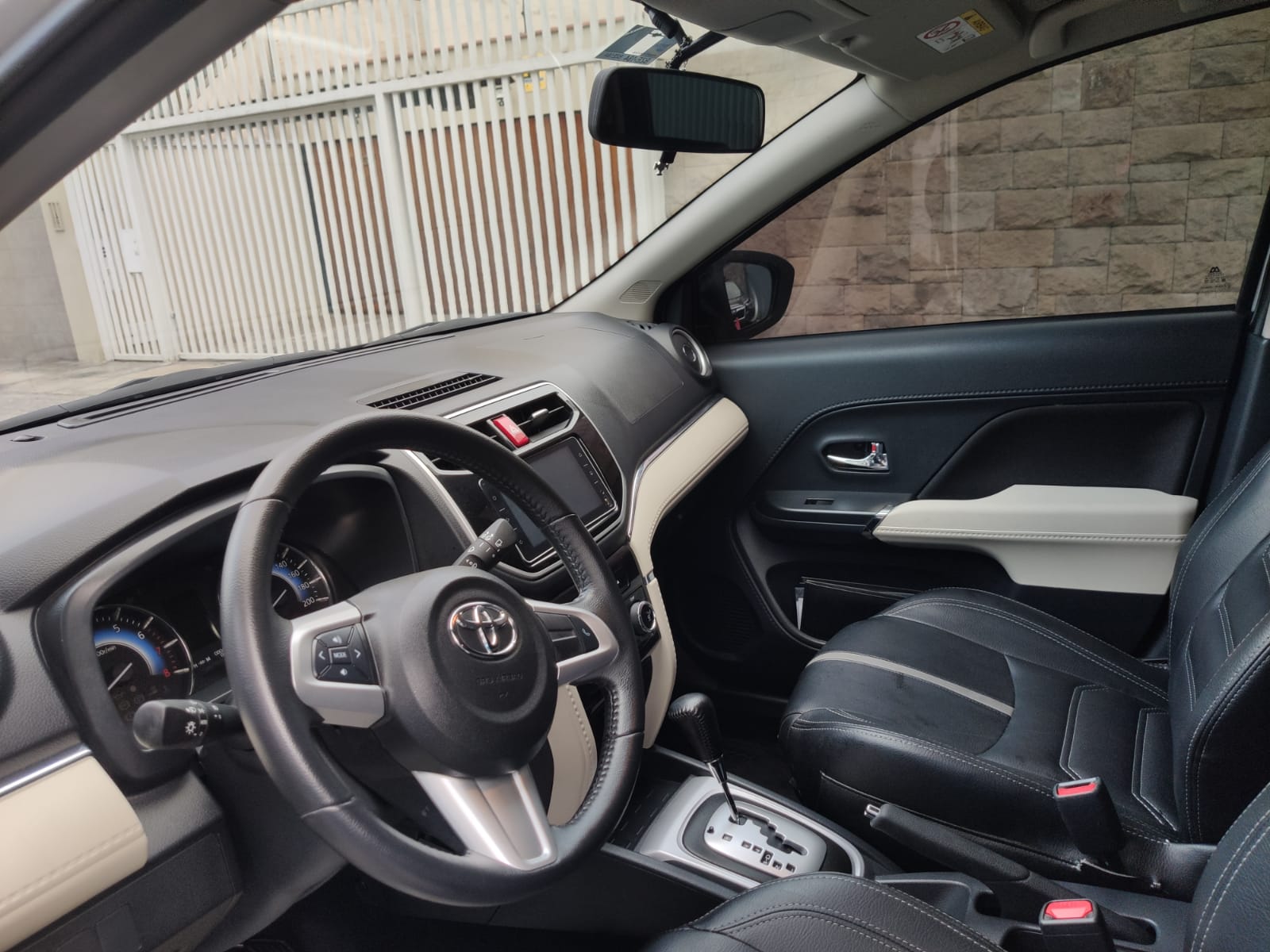Seminueva unico dueño Toyota Rush Full-DLux AT