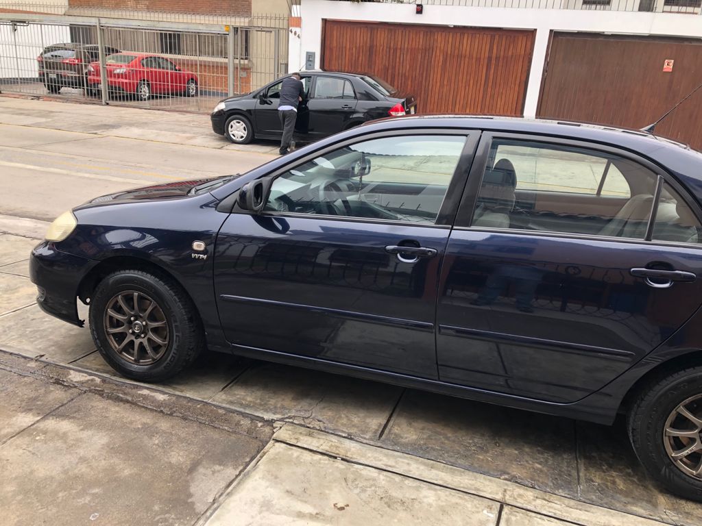 Vendo auto uso particular, full equipo, llantas nuevas, mantenimiento al día. Cel 984 351 717