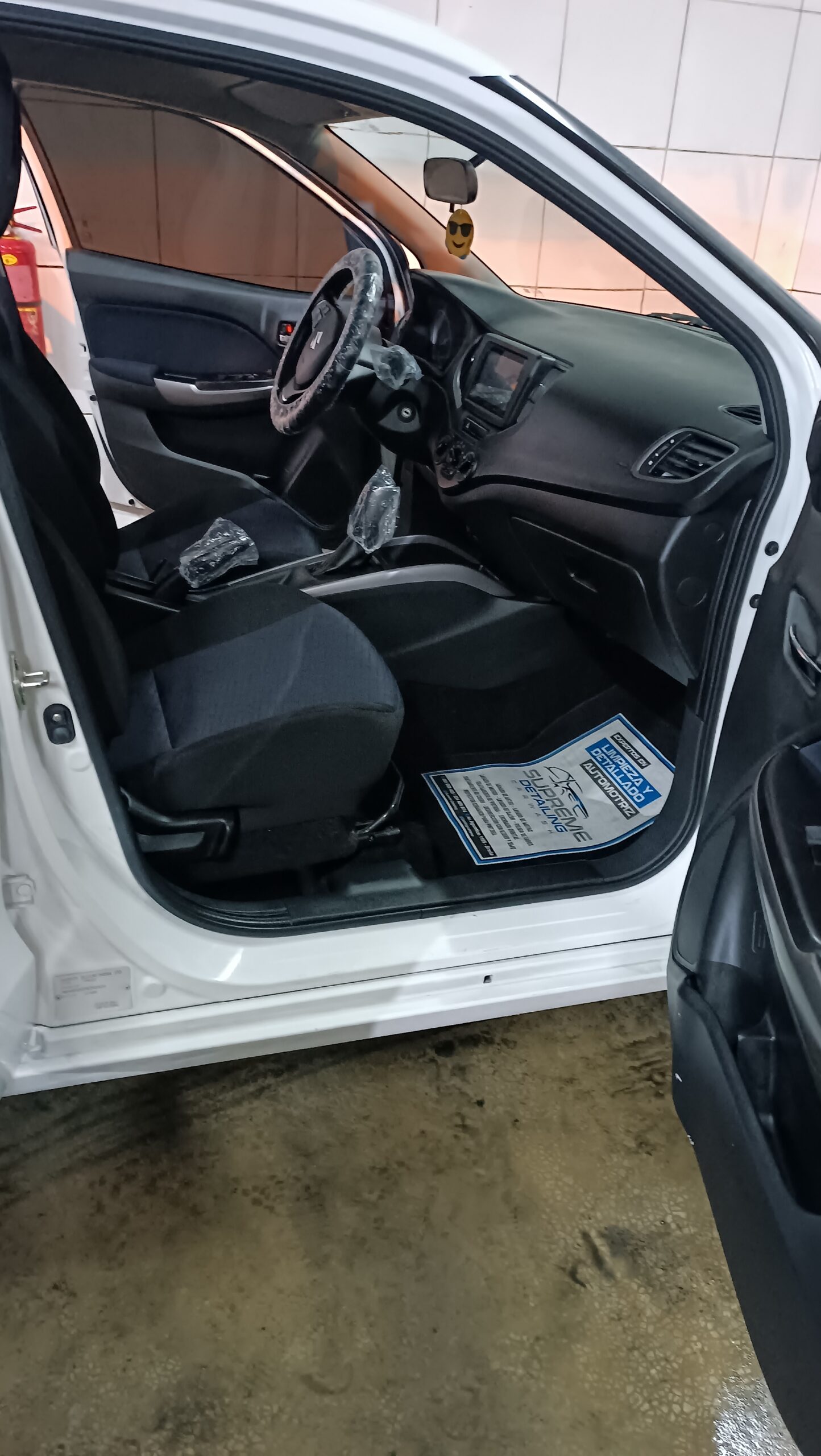 AUTO EN EXCELENTE ESTADO, IMPECABLE – TODO ORIGINAL DE FABRICA. SE VENDE POR VIAJE