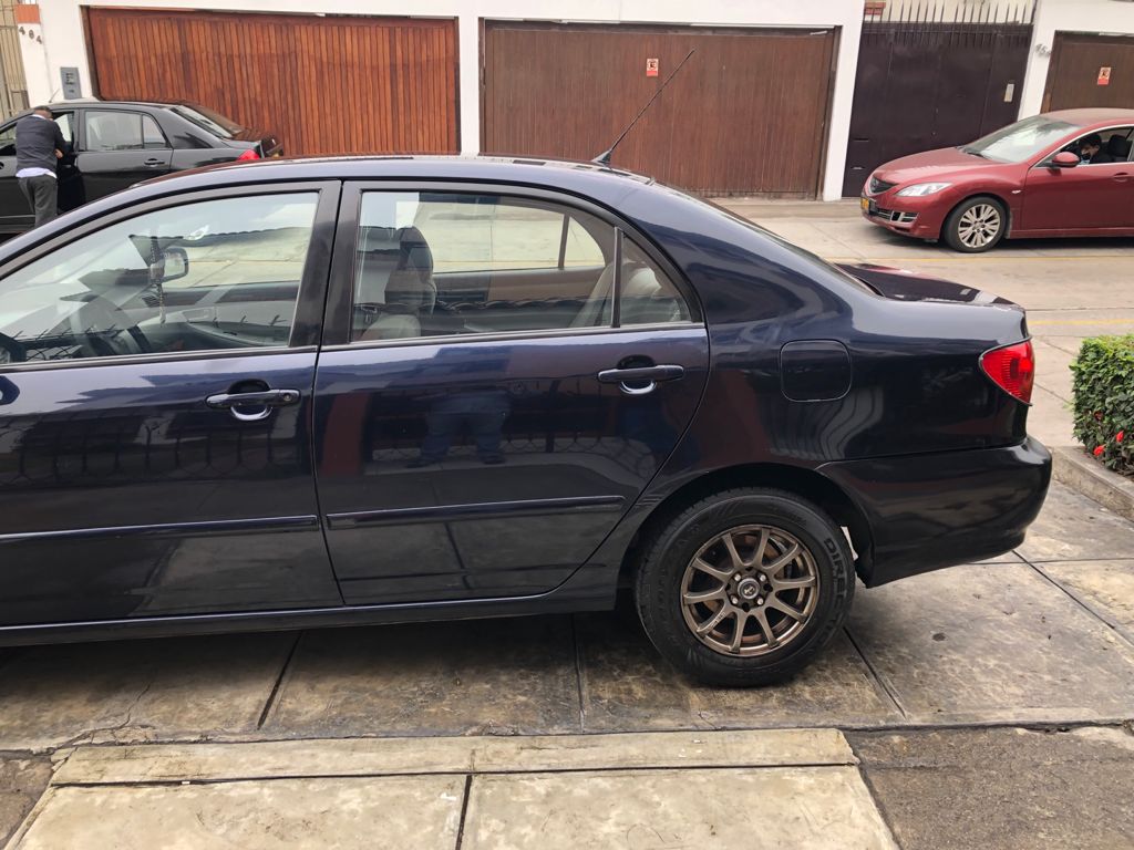 Vendo auto uso particular, full equipo, llantas nuevas, mantenimiento al día. Cel 984 351 717