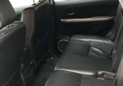 Suzuki-Grand-Nomade-2010-Full-Equipo-7