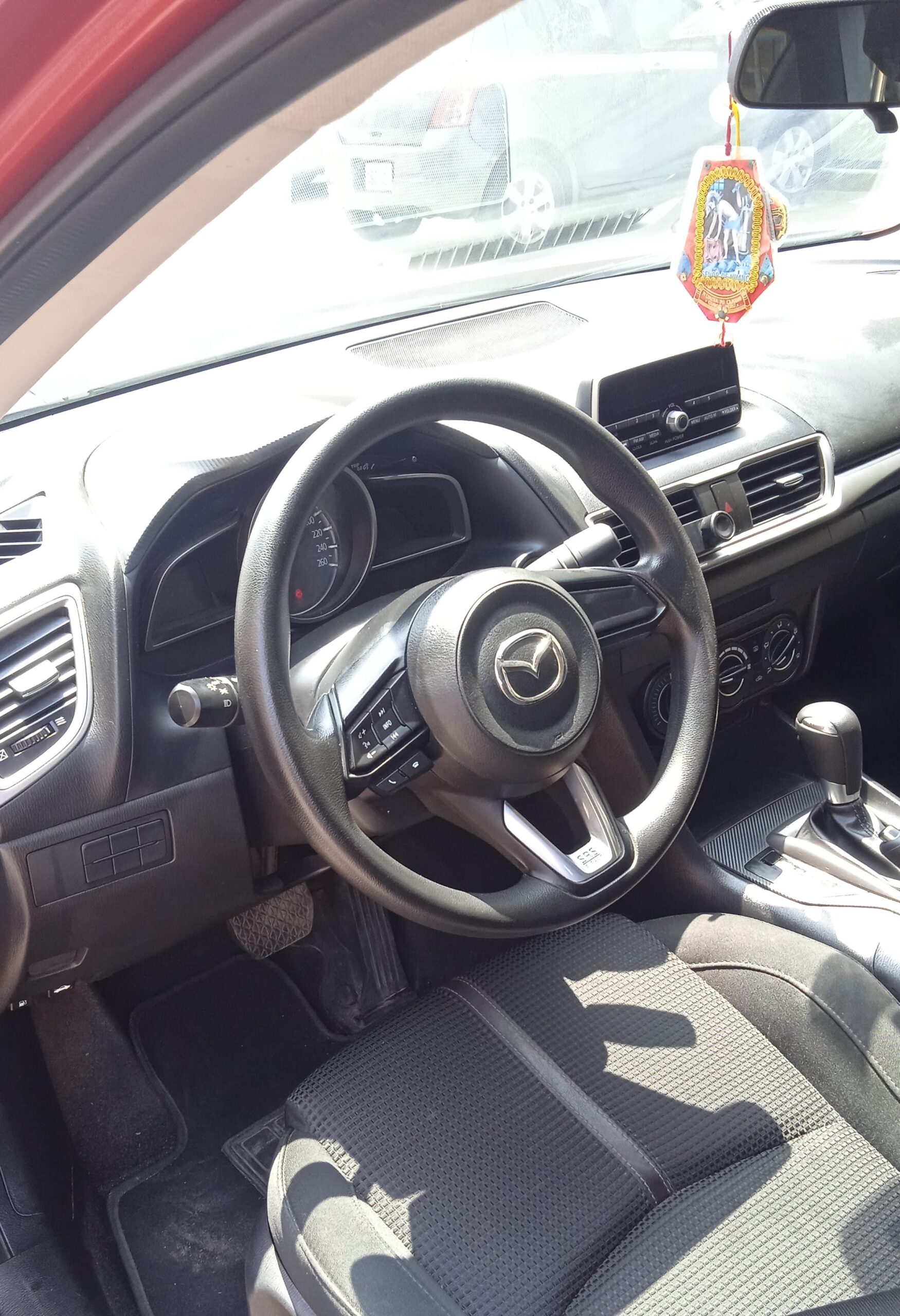 Mazda 3 sedan AT 1.6 – rojo cristal