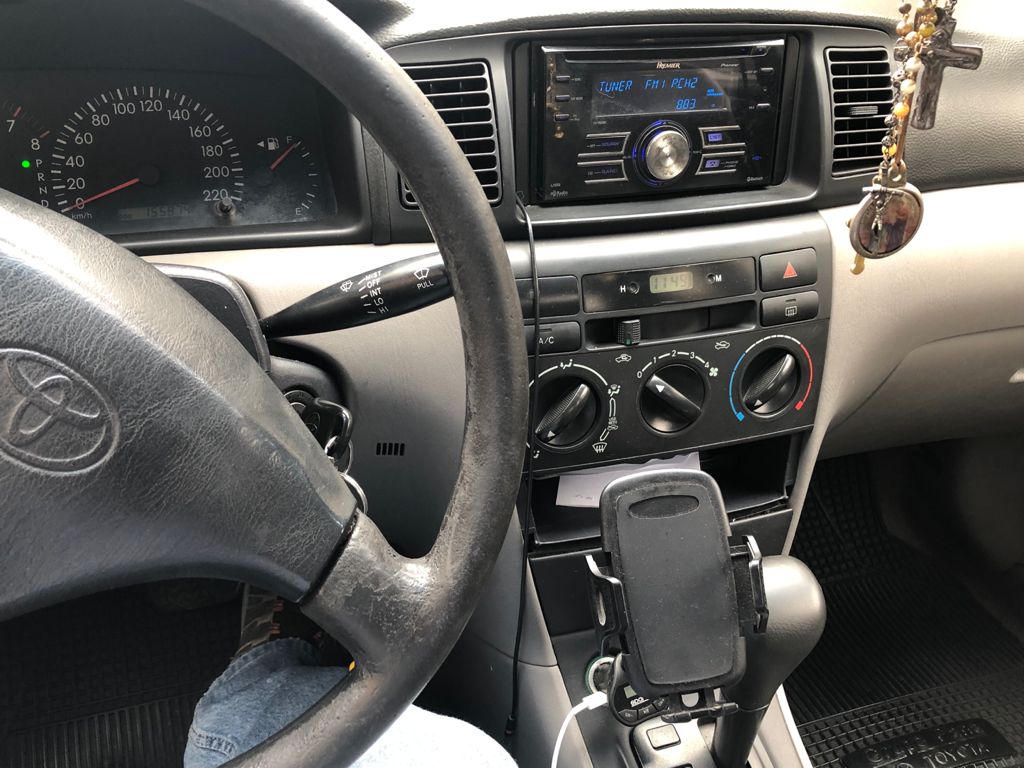 Vendo auto uso particular, full equipo, llantas nuevas, mantenimiento al día. Cel 984 351 717