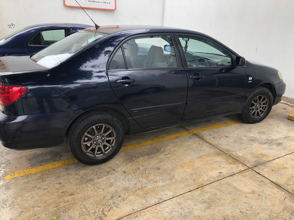 Vendo auto uso particular, full equipo, llantas nuevas, mantenimiento al día. Cel 984 351 717