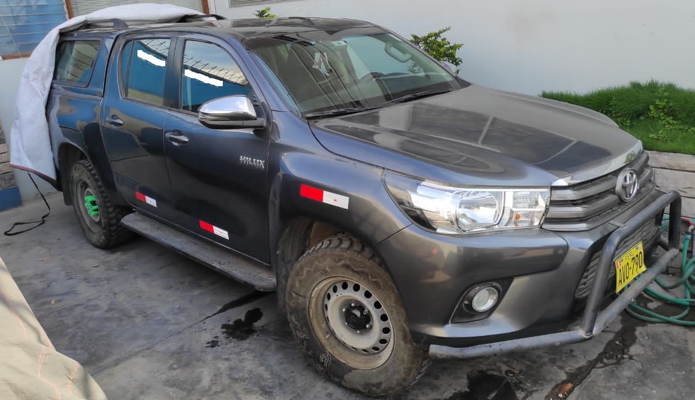 Camioneta Toyota Hilux 2017 con Furgón
