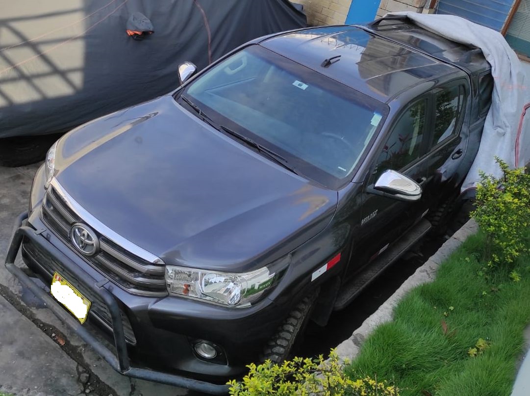 Camioneta Toyota Hilux 2017 con Furgón