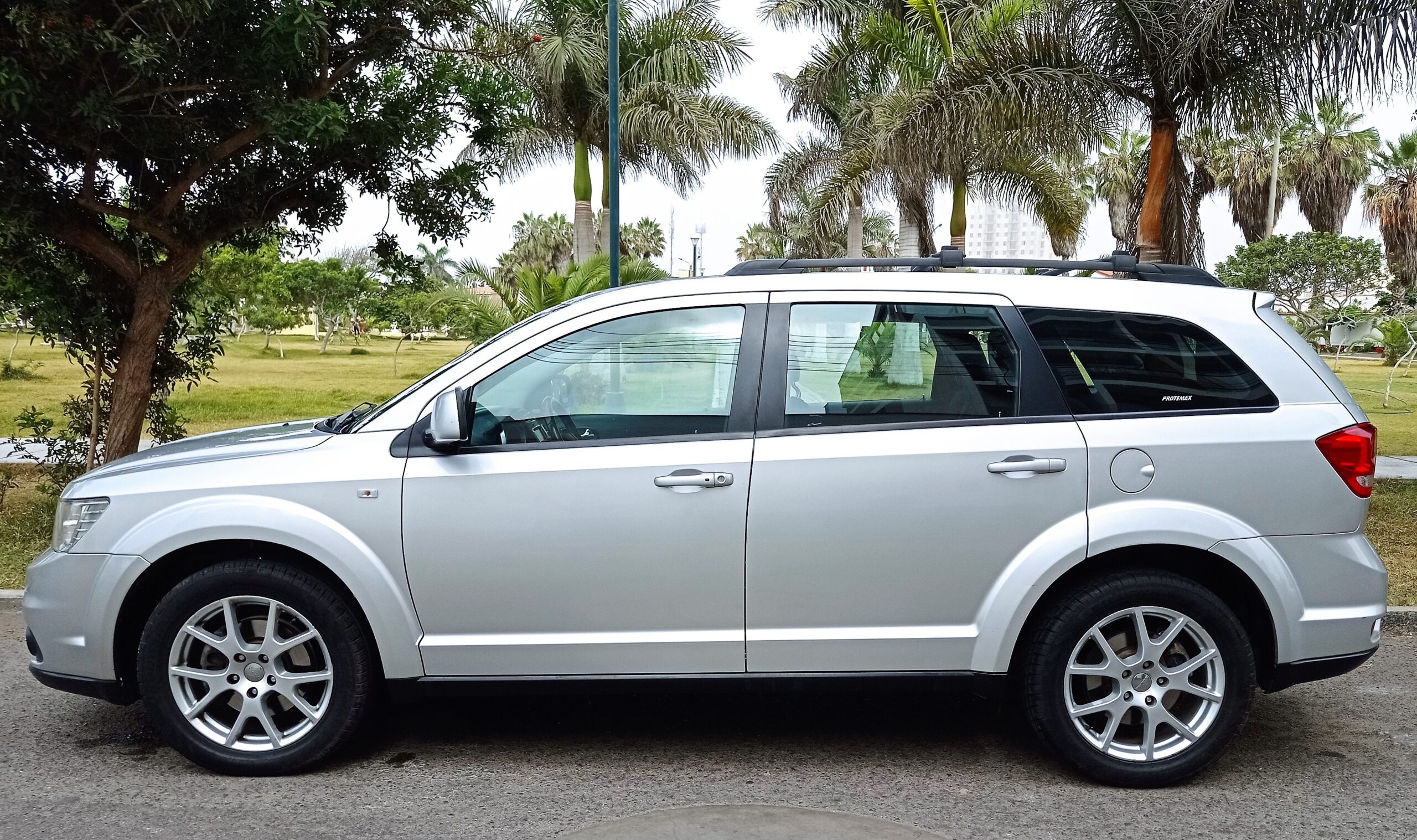 DODGE JOURNEY SXT 3.6 FULL 4X4 – TRES FILAS