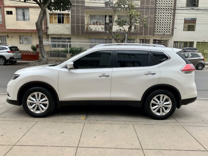 Nissan X-Trail Full con CarPlay y Android Auto 14,800 kms