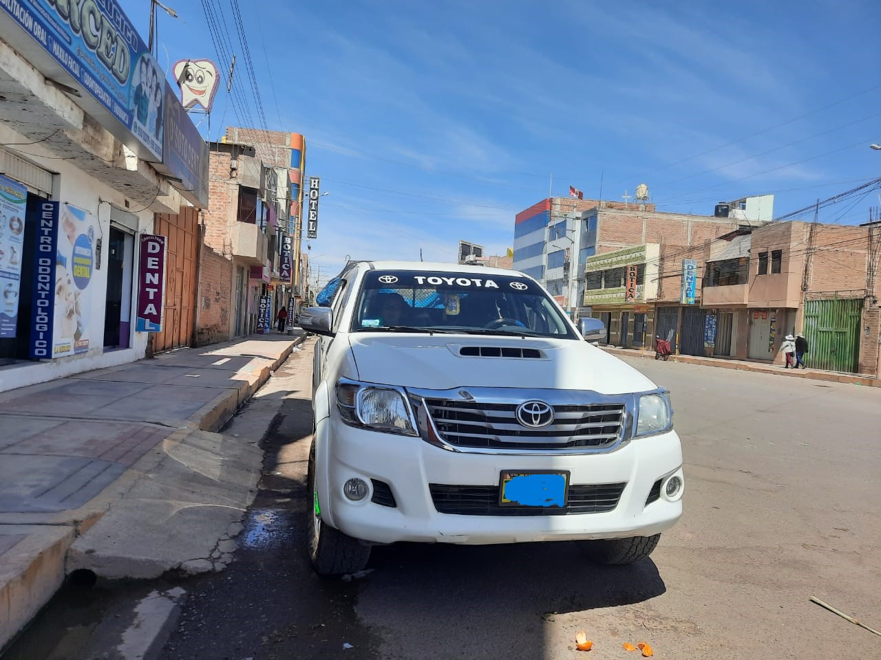CAMIONETA 4X4 TOYOTA HILUX SRV – AÑO 2012 VERSION 2013