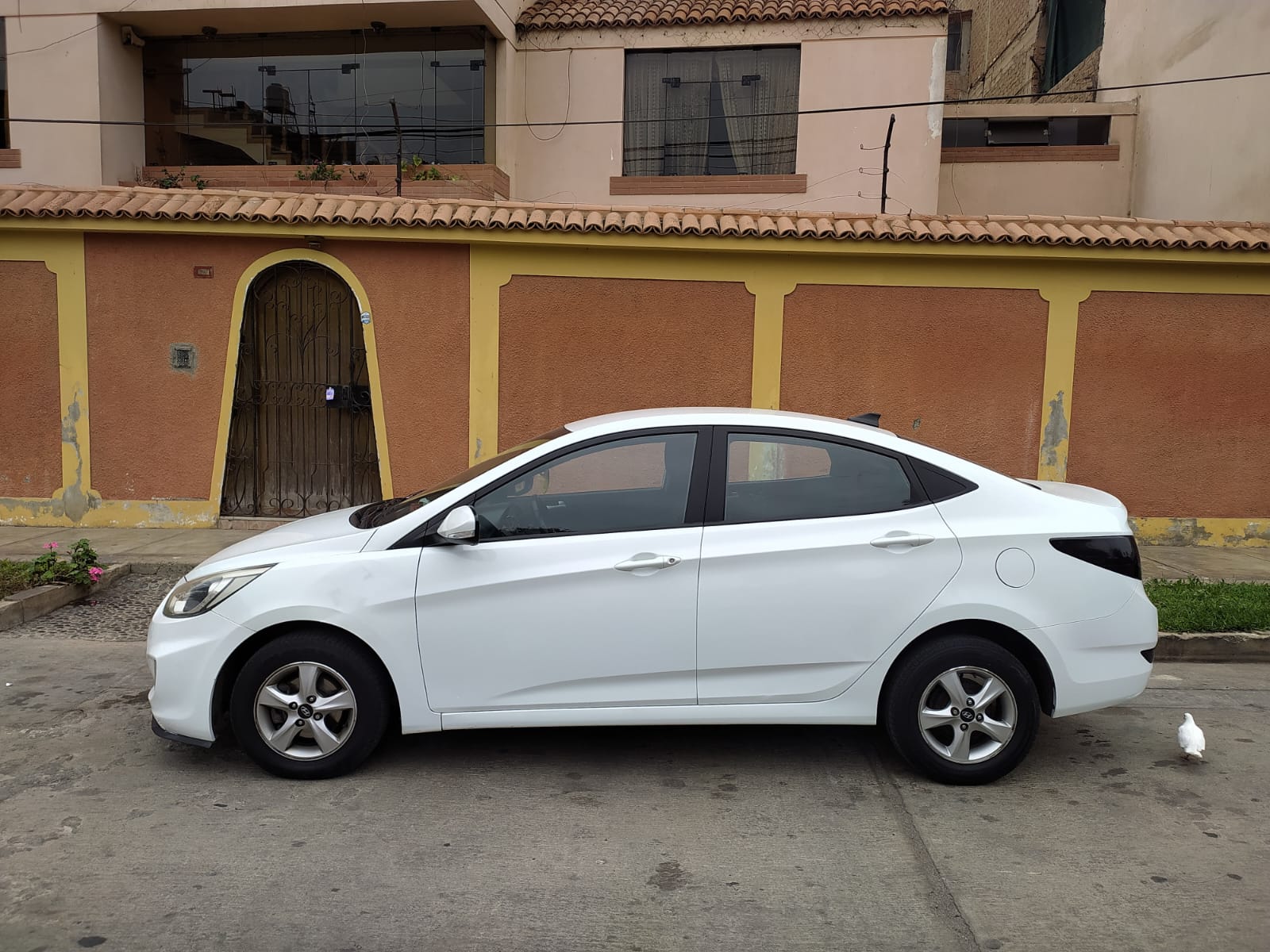 Hyundai Accent 2015 Mecánico 1.3 Dual GLP Pantalla Táctil A/C