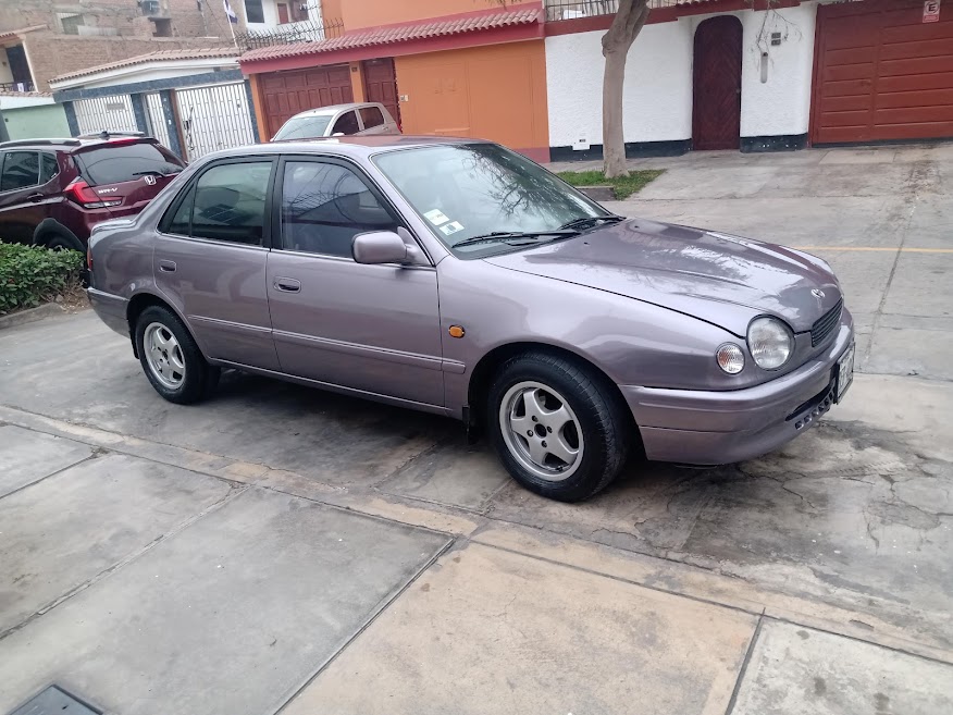 VENTA DE AUTO TOYOTA EN BUENAS CONDICIONES