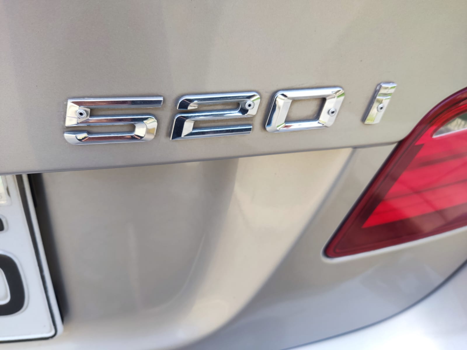 BMW 520i – SEDAN PLATA KASHMIR