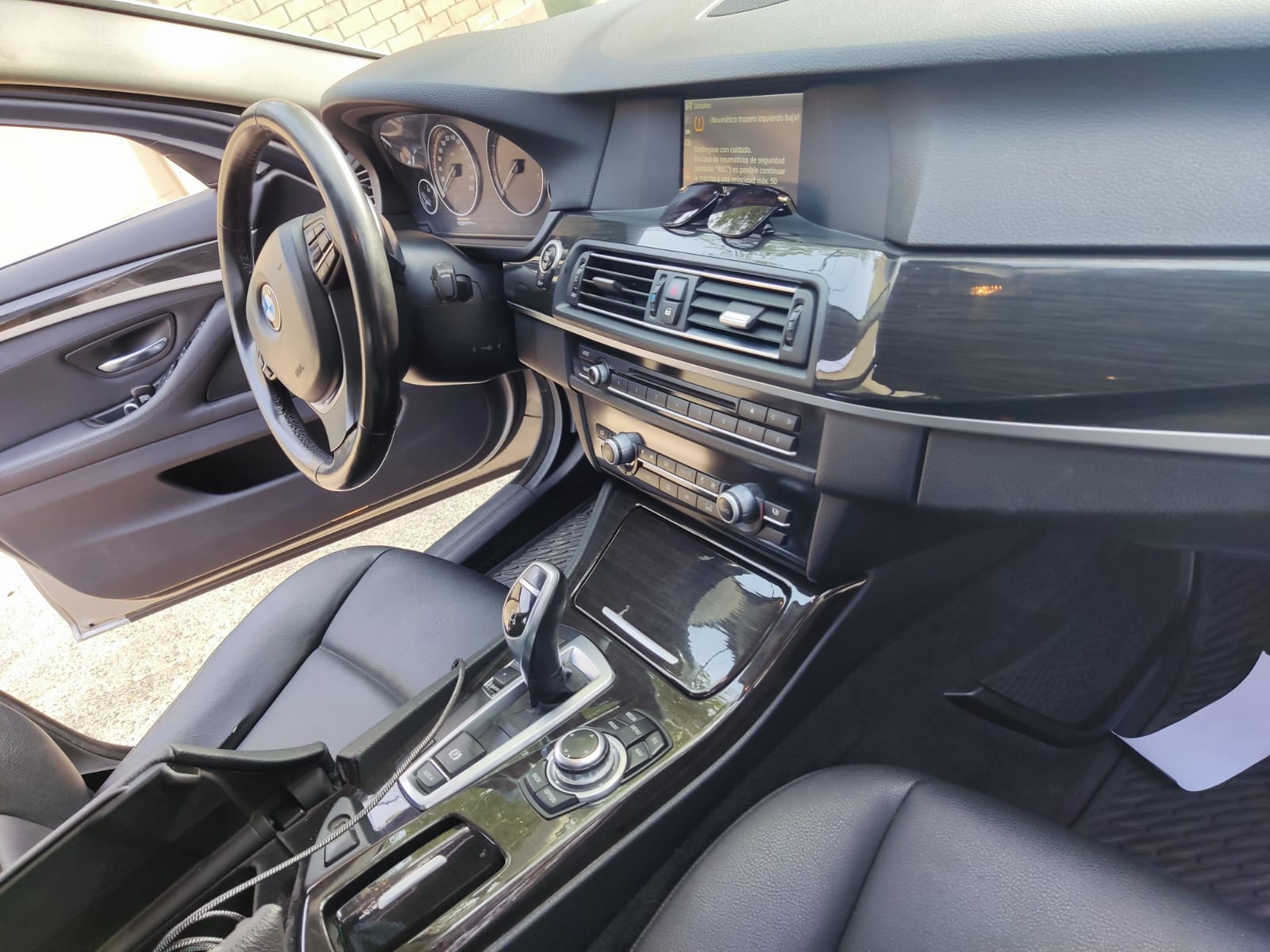 BMW 520i – SEDAN PLATA KASHMIR