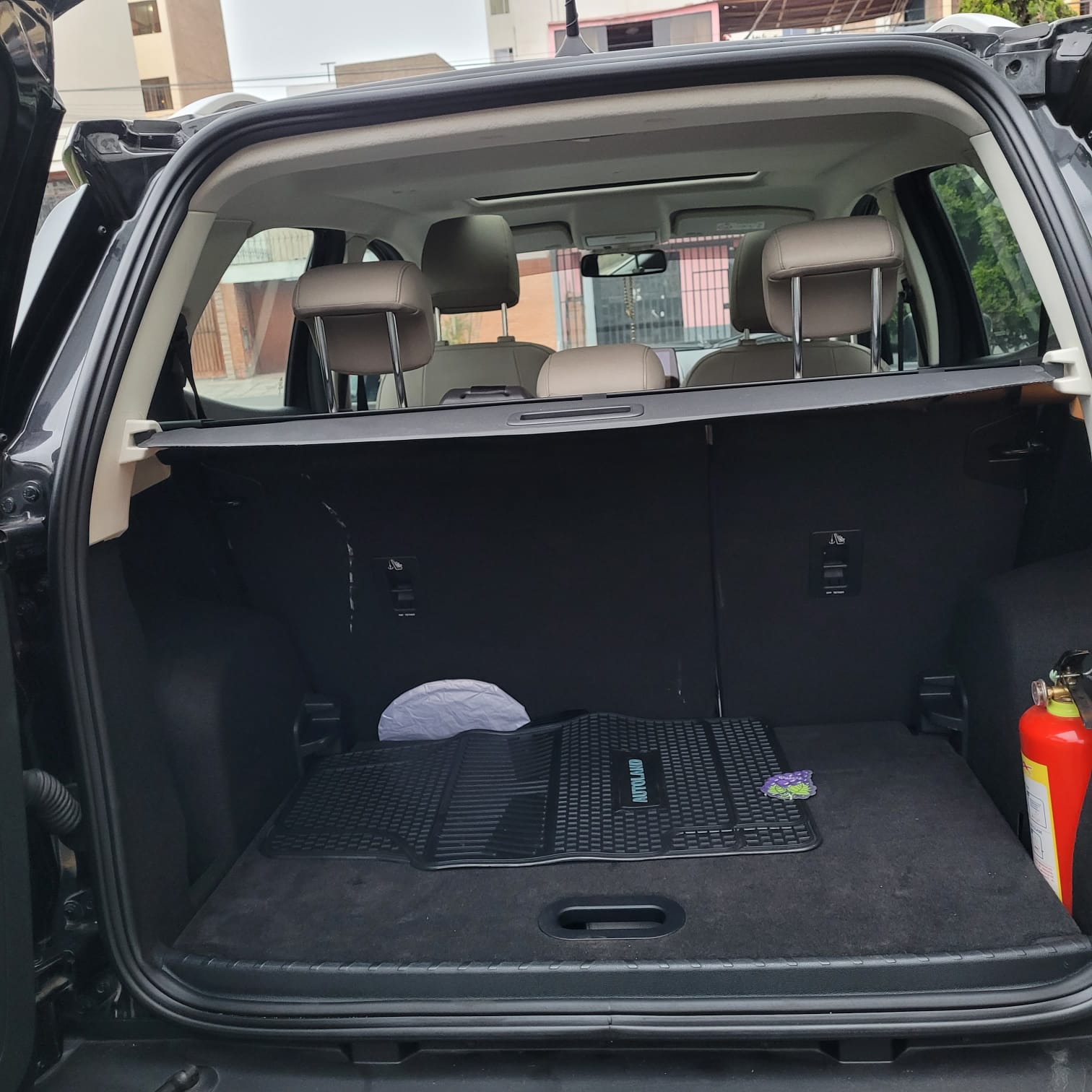 VENDO CAMIONETA DE USO PERSONAL 20 KM