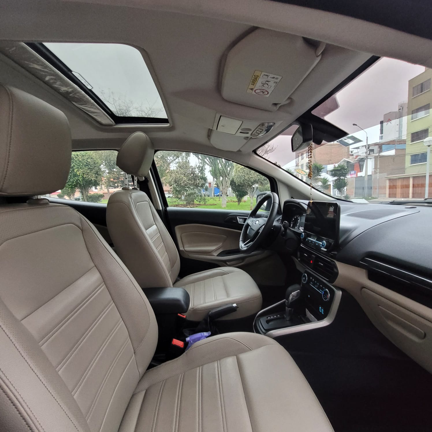 VENDO CAMIONETA DE USO PERSONAL 20 KM