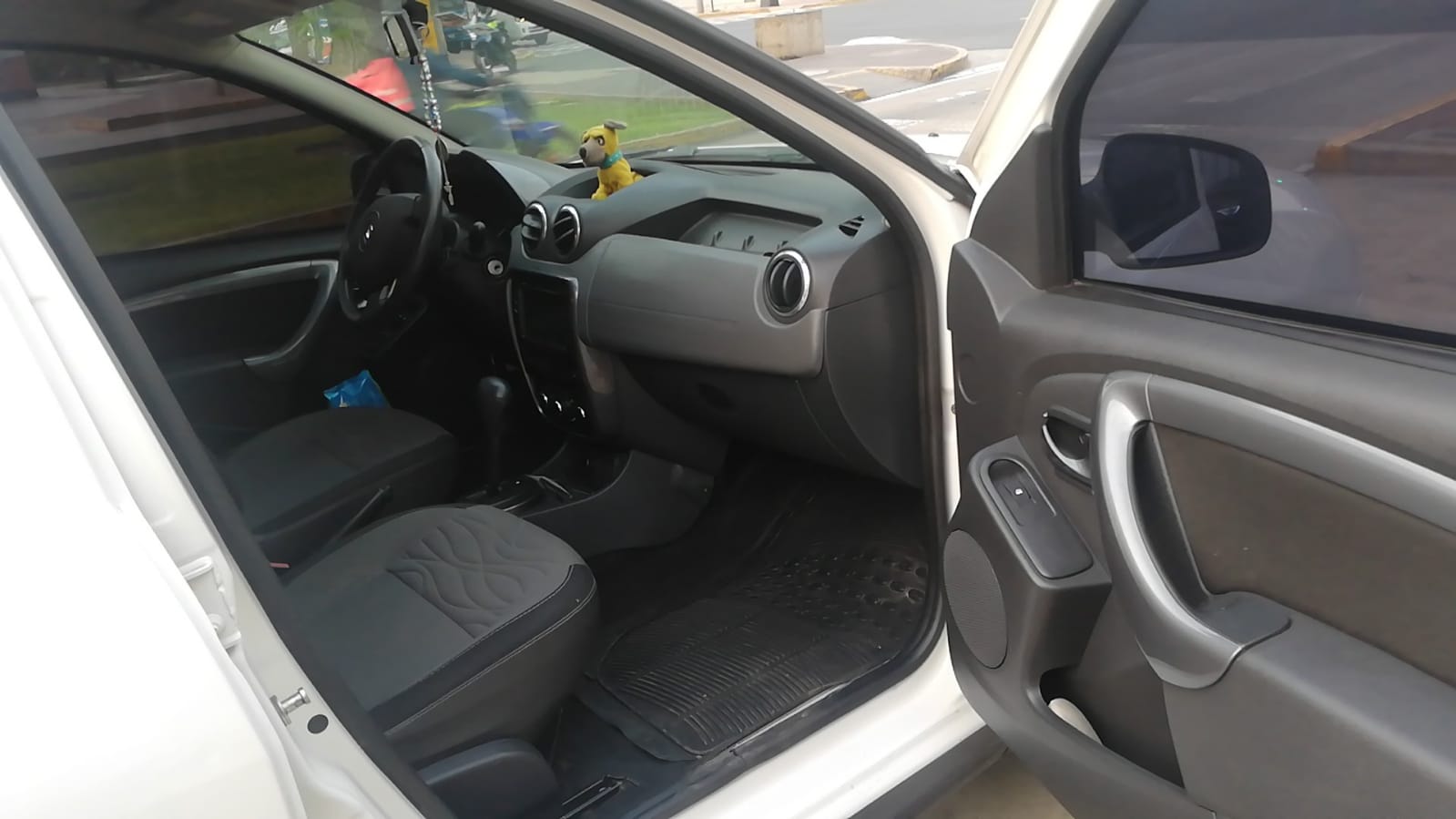 Vendo camioneta SUV Renault Duster 2016 Impecable