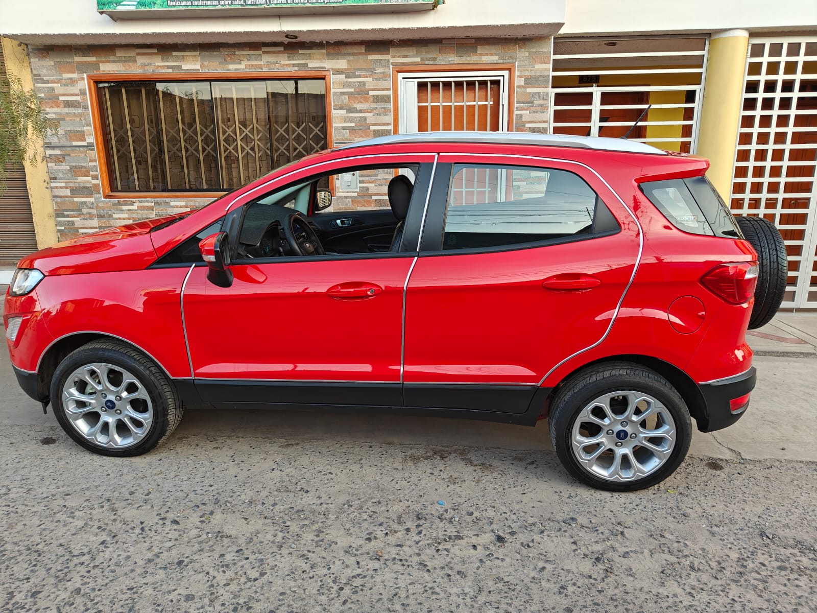 VENDO AUTO FORD ESCORT – MECANICO – AÑO 2022