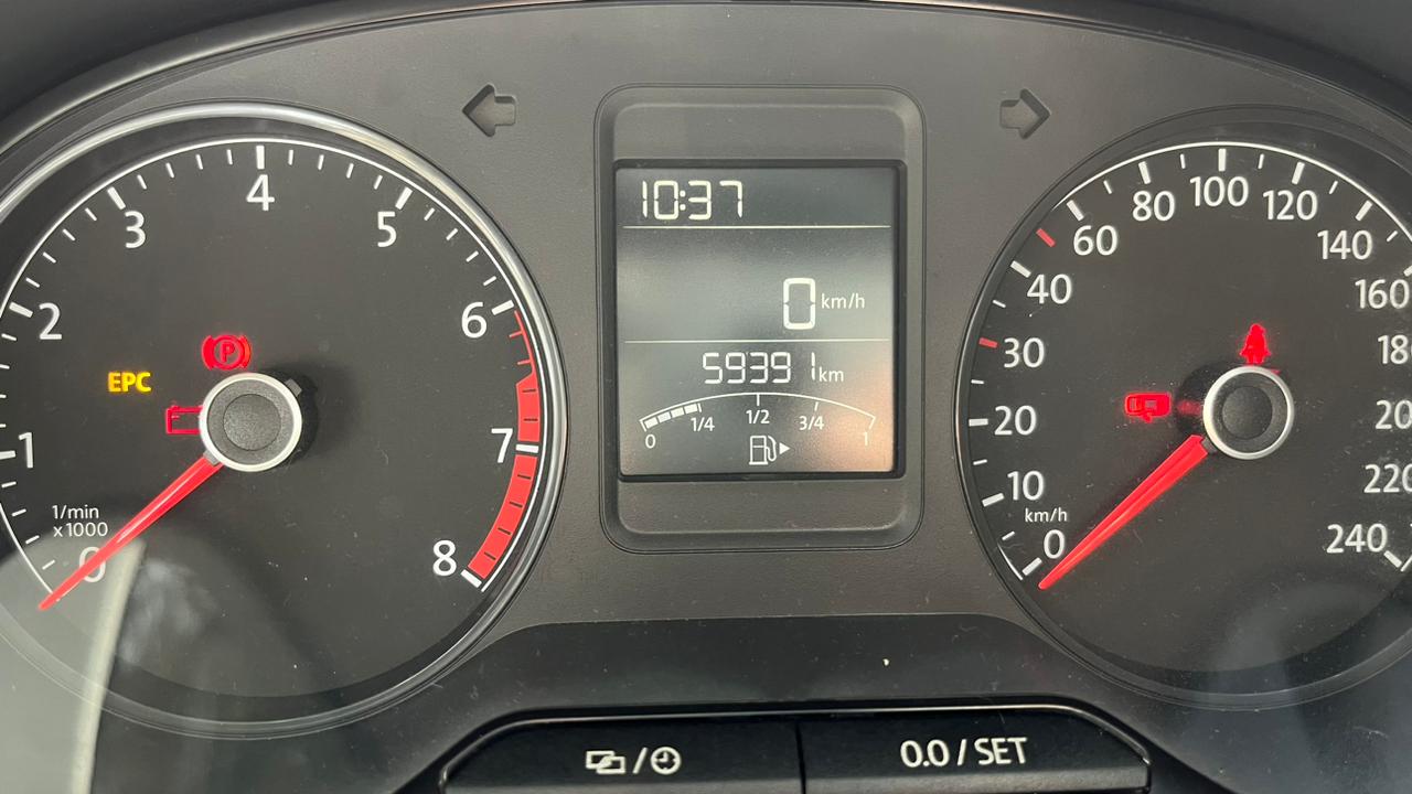 VENDO VOLKSWAGEN POLO 1.6 GASOLINA / GLP