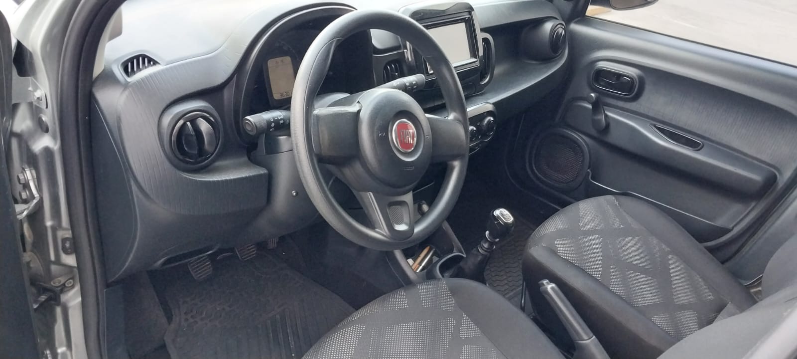 Fiat Mobi super conservado