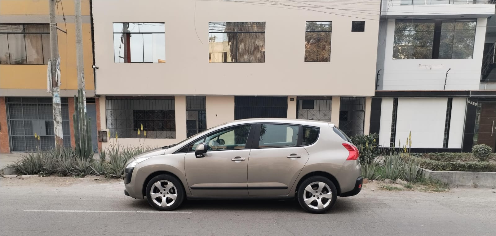 VENDO PEUGEOT 3008 POR MOTIVOS DE VIAJE