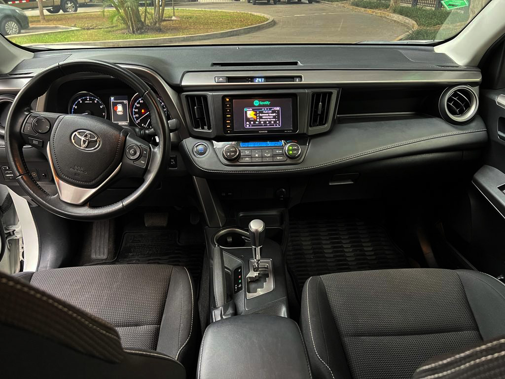 TOYOTA RAV4 2018