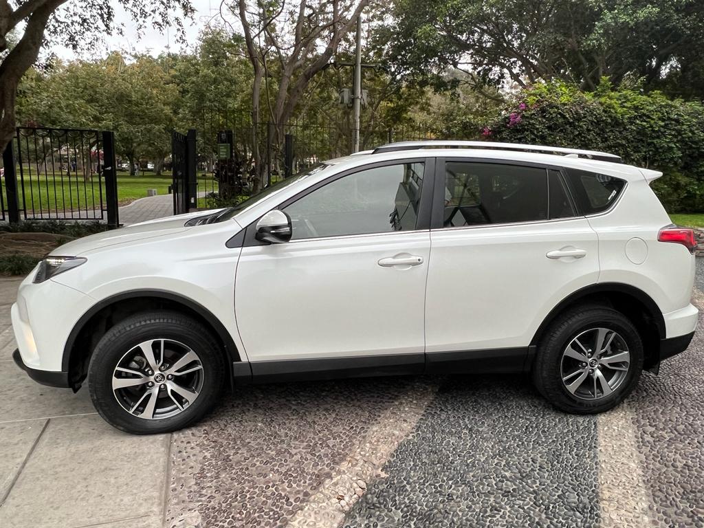 TOYOTA RAV4 2018